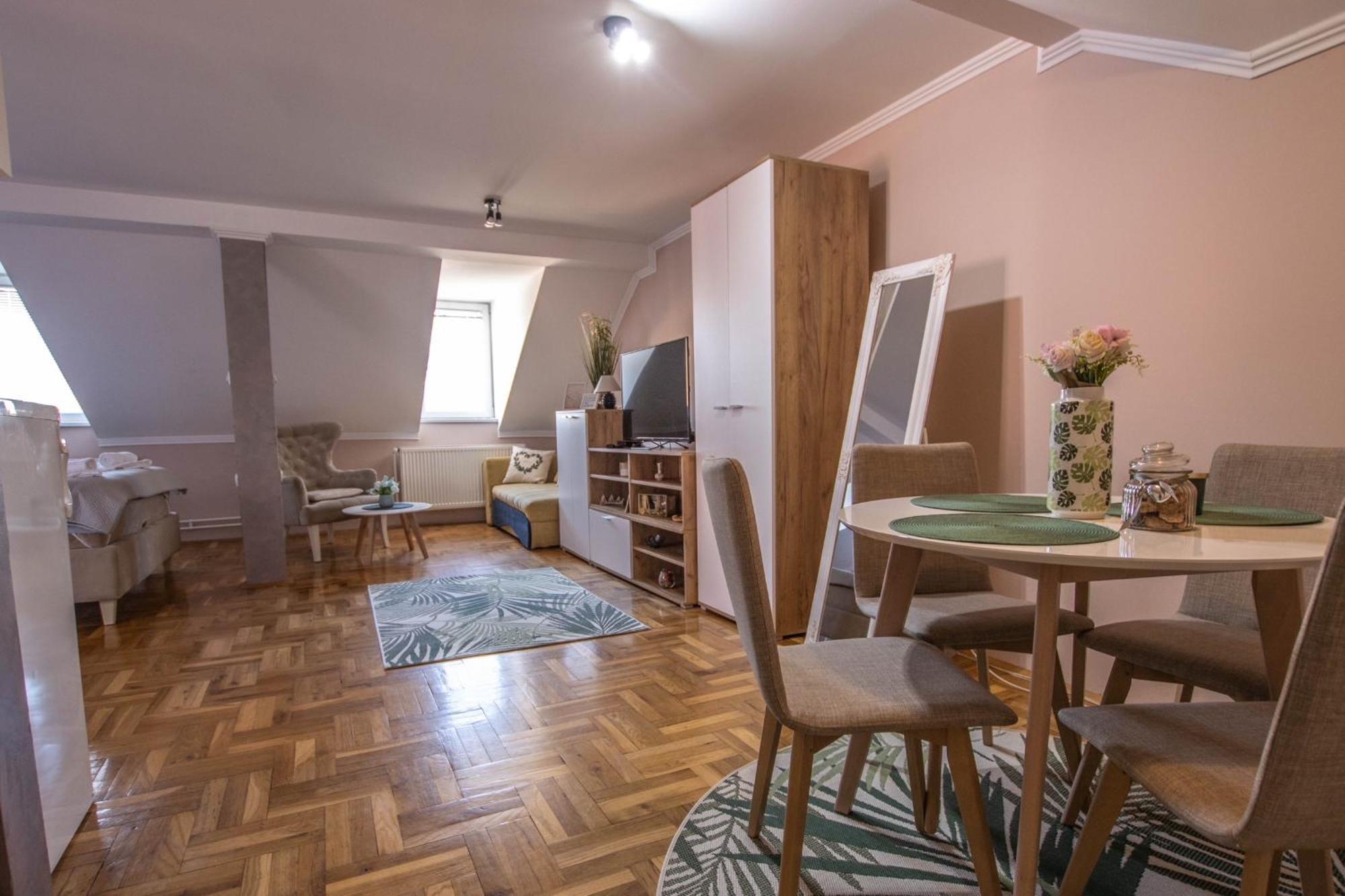 Garden Apartment 수보티차 외부 사진